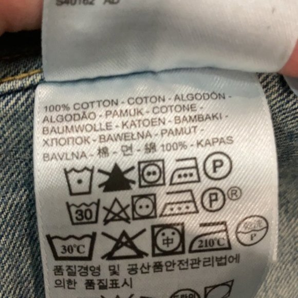 Levi's Distressed Denim Vest With eye graphics on the back - Picture 8 of 9